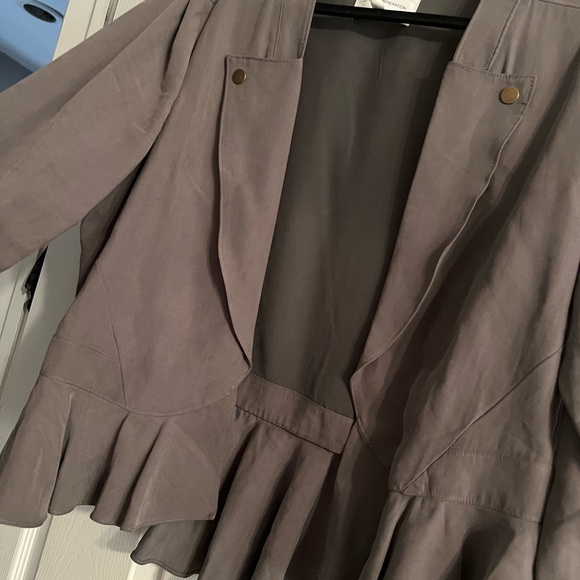 BCBGeneration kaki jacket. Flounce bottom very cute size Large. - Picture 2 of 9